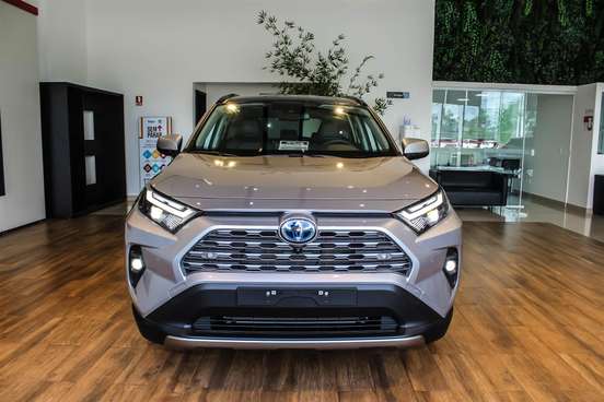 TOYOTA-RAV4-2024