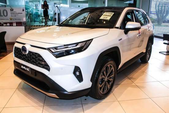 TOYOTA-RAV4-2024