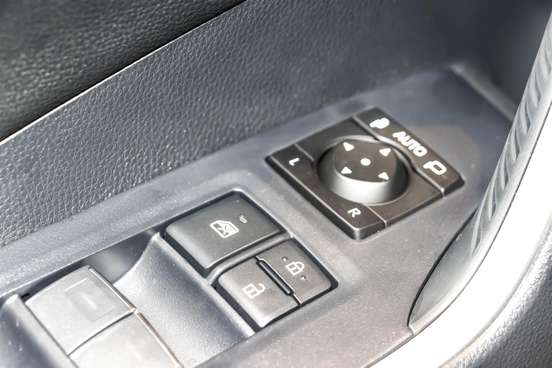 TOYOTA-RAV4-2024