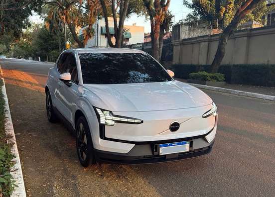 VOLVO-EX30-2024