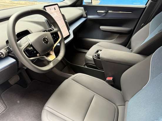 VOLVO-EX30-2024