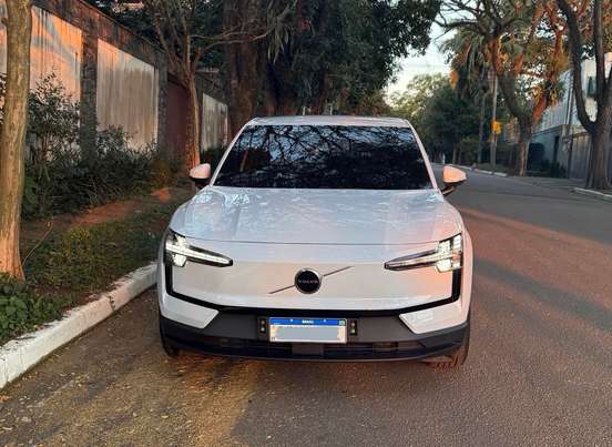 VOLVO-EX30-2024