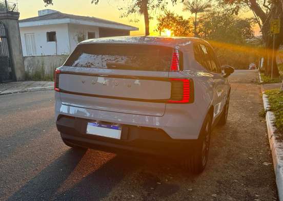 VOLVO-EX30-2024