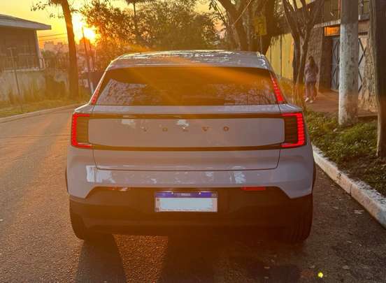 VOLVO-EX30-2024
