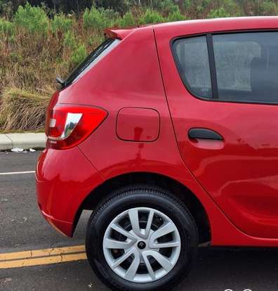 RENAULT-SANDERO-2014