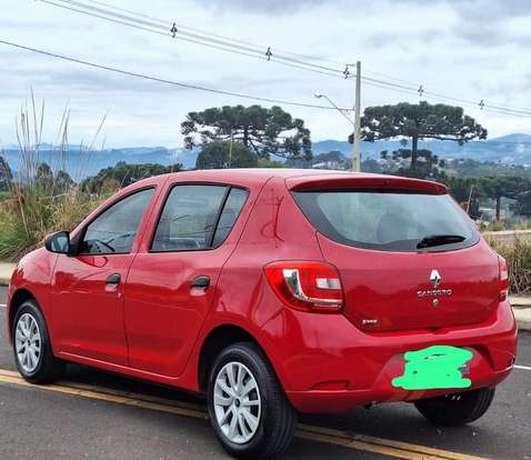RENAULT-SANDERO-2014