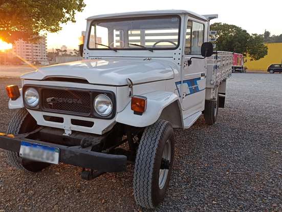 TOYOTA-BANDEIRANTE-3.7 BJ50LV 4X4 TETO RIGIDO DIESEL 2P MANUAL TOYOTA-BANDEIRANTE-1989