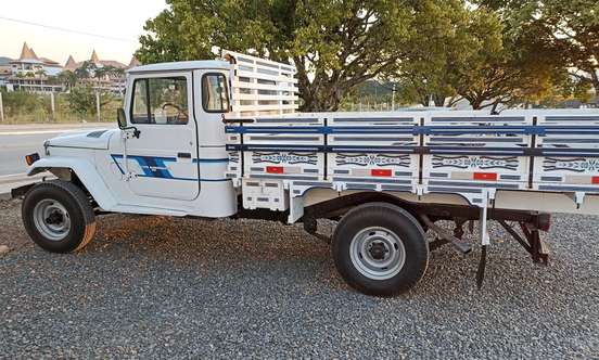 TOYOTA-BANDEIRANTE-3.7 BJ50LV 4X4 TETO RIGIDO DIESEL 2P MANUAL TOYOTA-BANDEIRANTE-1989