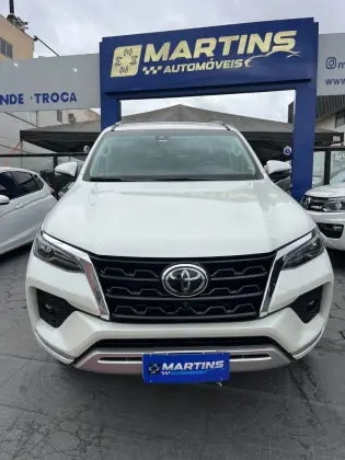 TOYOTA HILUX SW4 2.8 D-4D TURBO DIESEL SRX 7L 4X4 AUTOMÁTICO