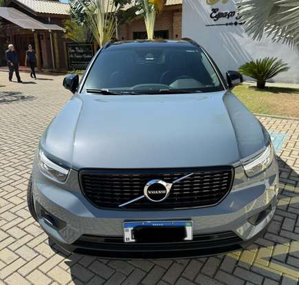 VOLVO-XC40-2019