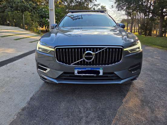 VOLVO-XC60-2020