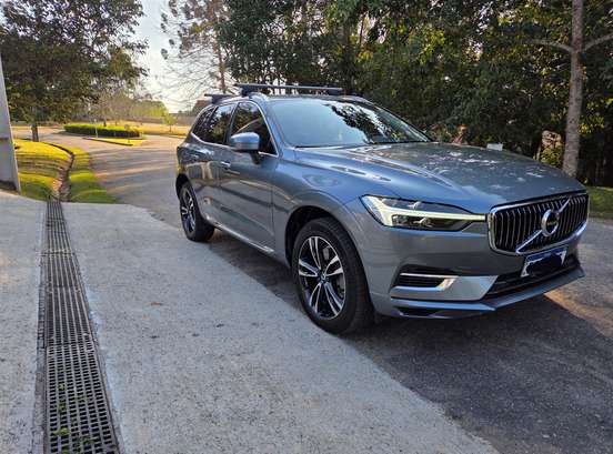 VOLVO-XC60-2020