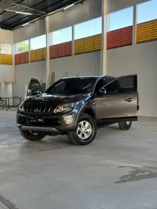 MITSUBISHI L200 TRITON 2.4 16V TURBO DIESEL SPORT GLS CD 4P 4X4 AUTOMÁTICO