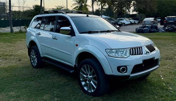 MITSUBISHI PAJERO DAKAR 3.5 HPE 7 LUGARES 4X4 V6 24V FLEX 4P AUTOMÁTICO