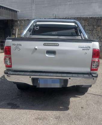 TOYOTA-HILUX-2012