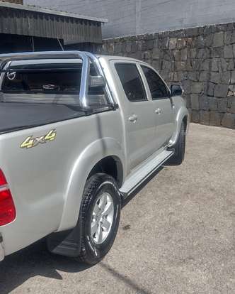 TOYOTA-HILUX-2.7 SRV 4X4 CD 16V FLEX 4P AUTOMÁTICO TOYOTA-HILUX-2012