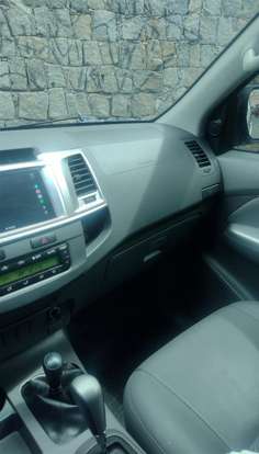 TOYOTA-HILUX-2012