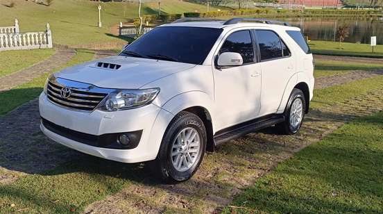 TOYOTA-HILUX SW4-2012