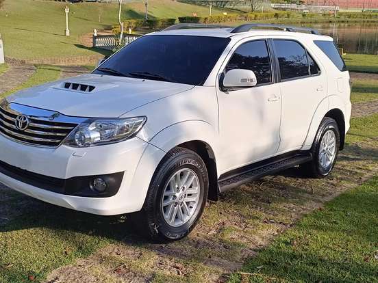 TOYOTA-HILUX SW4-3.0 SRV 4X4 7 LUGARES 16V TURBO INTERCOOLER DIESEL 4P AUTOMÁTICO TOYOTA-HILUX SW4-2012