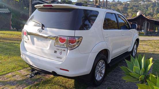 TOYOTA-HILUX SW4-2012