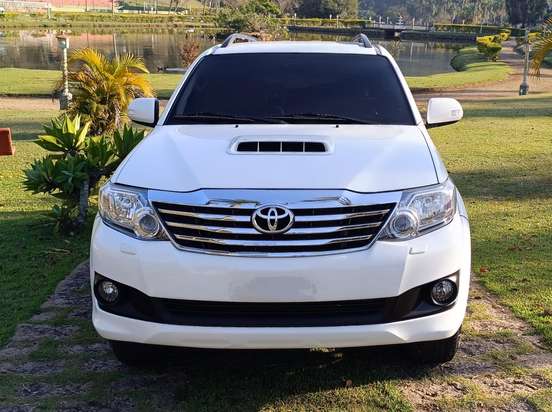 TOYOTA-HILUX SW4-3.0 SRV 4X4 7 LUGARES 16V TURBO INTERCOOLER DIESEL 4P AUTOMÁTICO TOYOTA-HILUX SW4-2012