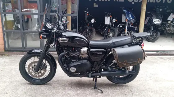 TRIUMPH BONNEVILLE T100 BLACK 900 