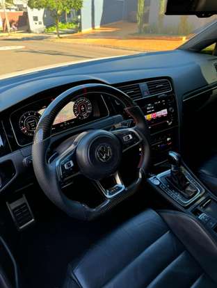 VOLKSWAGEN-GOLF-2014