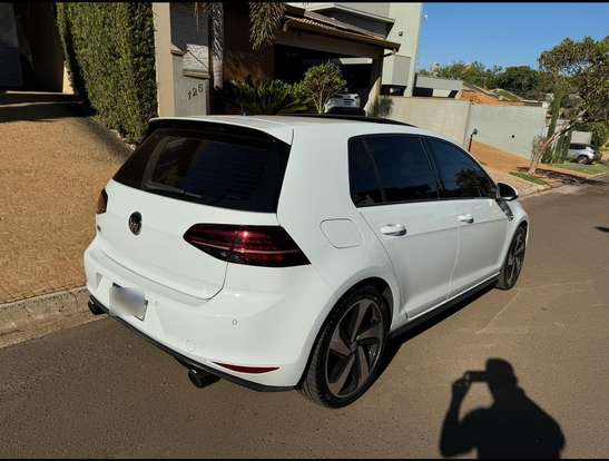 VOLKSWAGEN-GOLF-2014