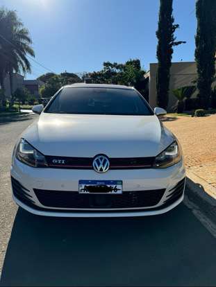 VOLKSWAGEN-GOLF-2014