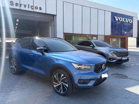 VOLVO-XC40-2019