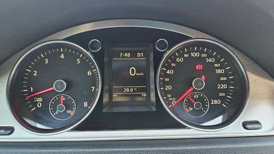 VOLKSWAGEN-PASSAT-2011