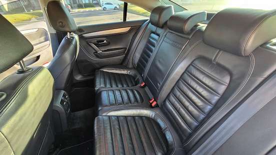 VOLKSWAGEN-PASSAT-2011