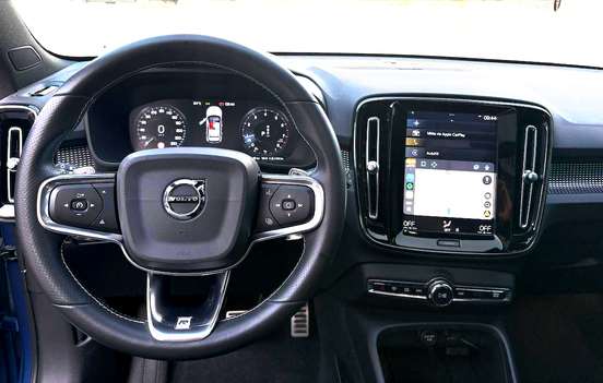 VOLVO-XC40-2019