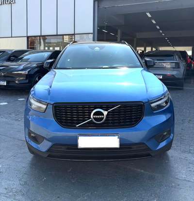 VOLVO-XC40-2019