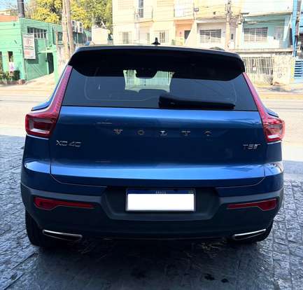 VOLVO-XC40-2019