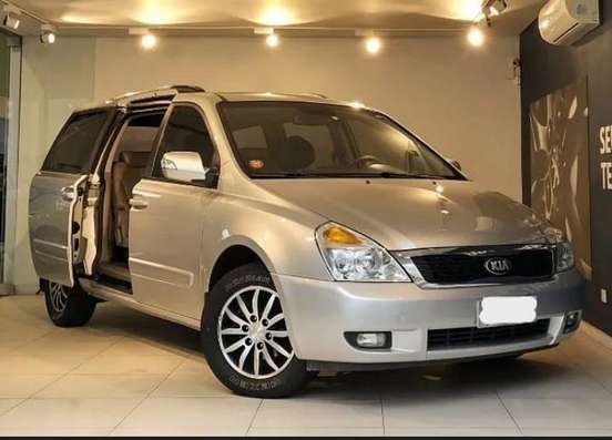 KIA-CARNIVAL-2012