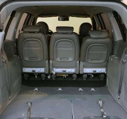 KIA-CARNIVAL-2012