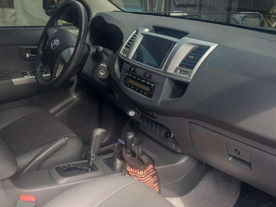 TOYOTA-HILUX-2.7 SRV 4X4 CD 16V FLEX 4P AUTOMÁTICO TOYOTA-HILUX-2012