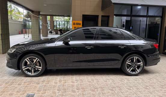 AUDI-A4-2022