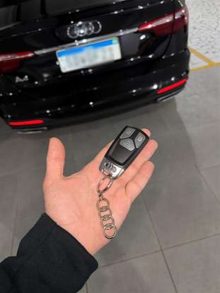 AUDI-A4-2022