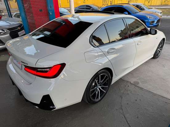 BMW-320i-2024