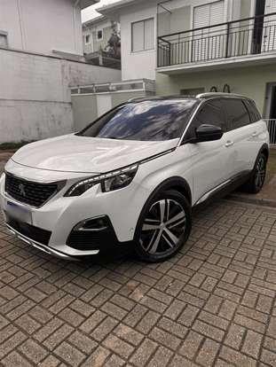 PEUGEOT-5008-2018