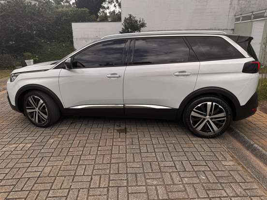 PEUGEOT-5008-2018