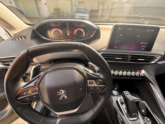 PEUGEOT-5008-2018