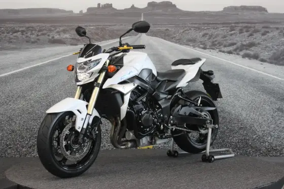 SUZUKI GSR 750 SUZUKI GSR 750