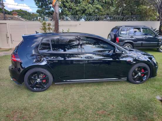 VOLKSWAGEN-GOLF-2017