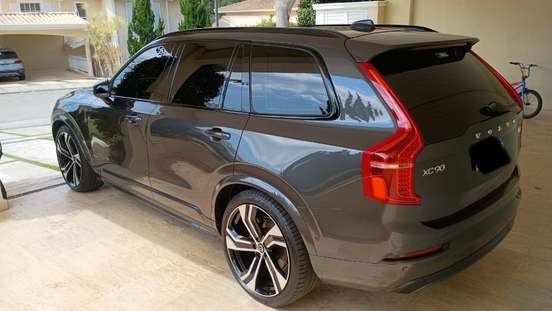 VOLVO-XC90-2023