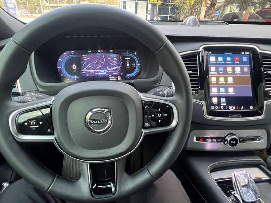 VOLVO-XC90-2023