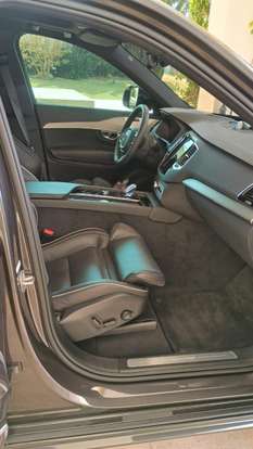 VOLVO-XC90-2023