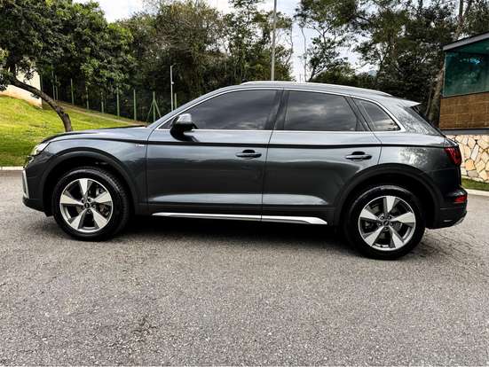 AUDI-Q5-2022